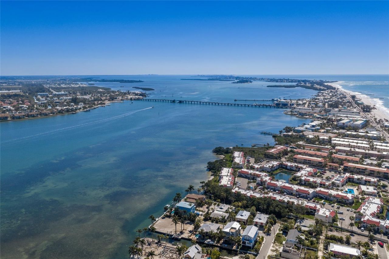 407 20th Place , Bradenton Beach, FL 34217 Photo