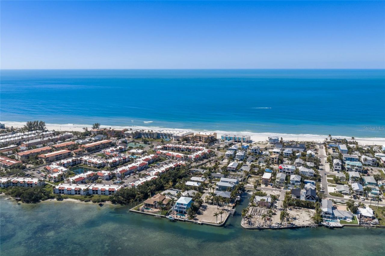 407 20th Place , Bradenton Beach, FL 34217 Photo