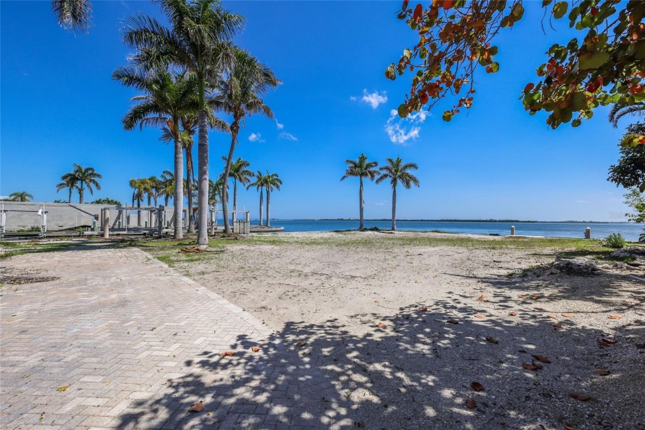 407 20th Place, Bradenton Beach, FL 34217 Photo