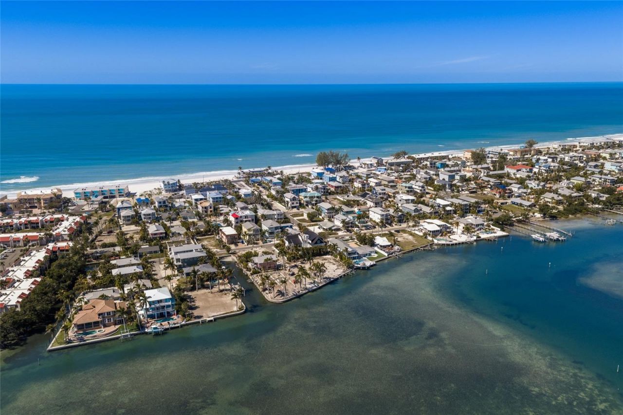 407 20th Place , Bradenton Beach, FL 34217 Photo