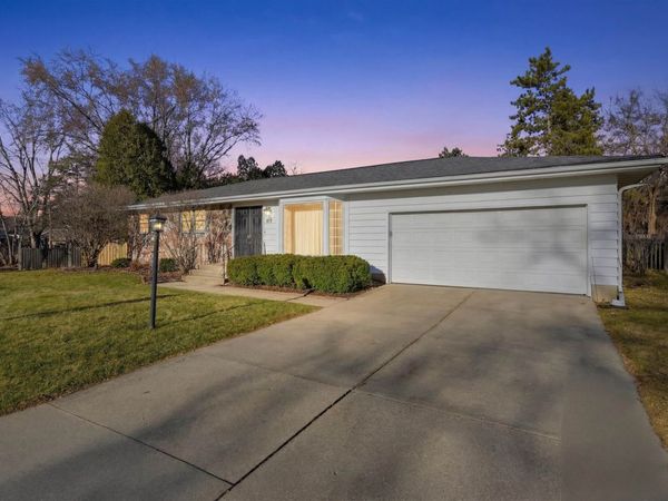 414 Woodview Drive, Sun Prairie, WI 53590