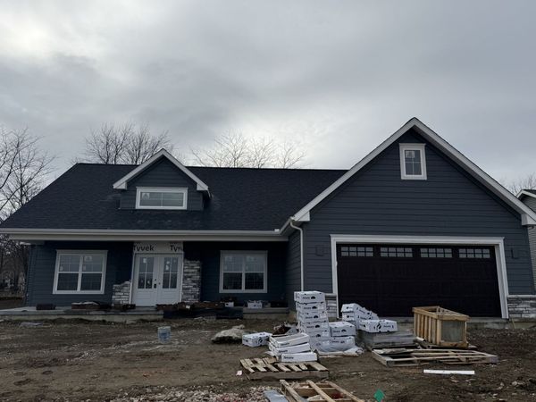 1913 S Stone Creek Boulevard , Urbana, IL 61802