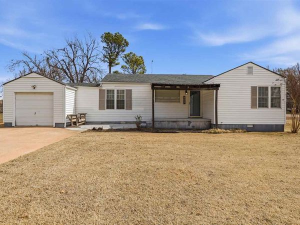 902 N 14th, Perry, OK 73077