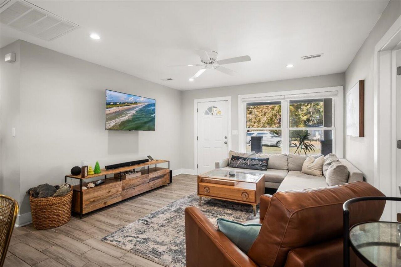 1583 W Robinhood Drive Photo 10