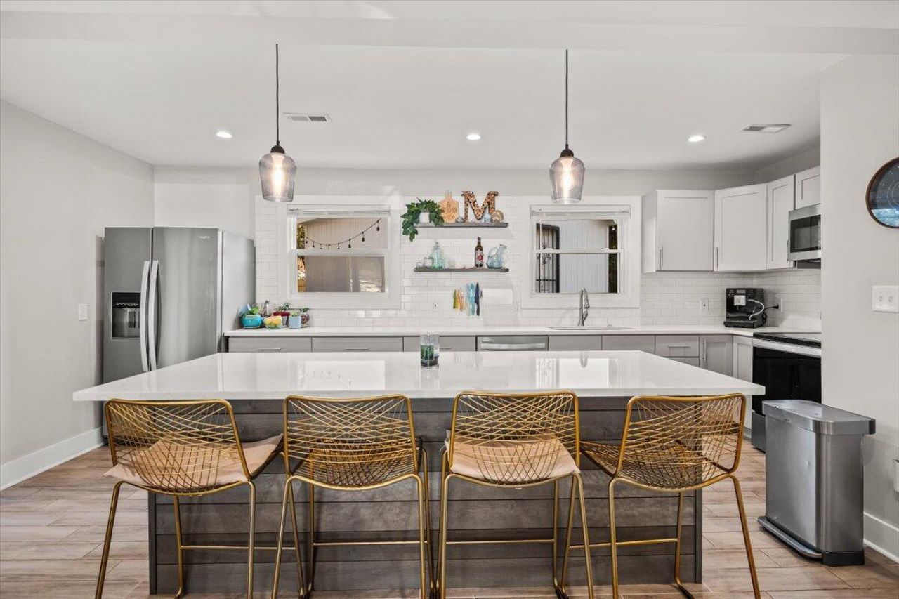 1583 W Robinhood Drive Photo 11