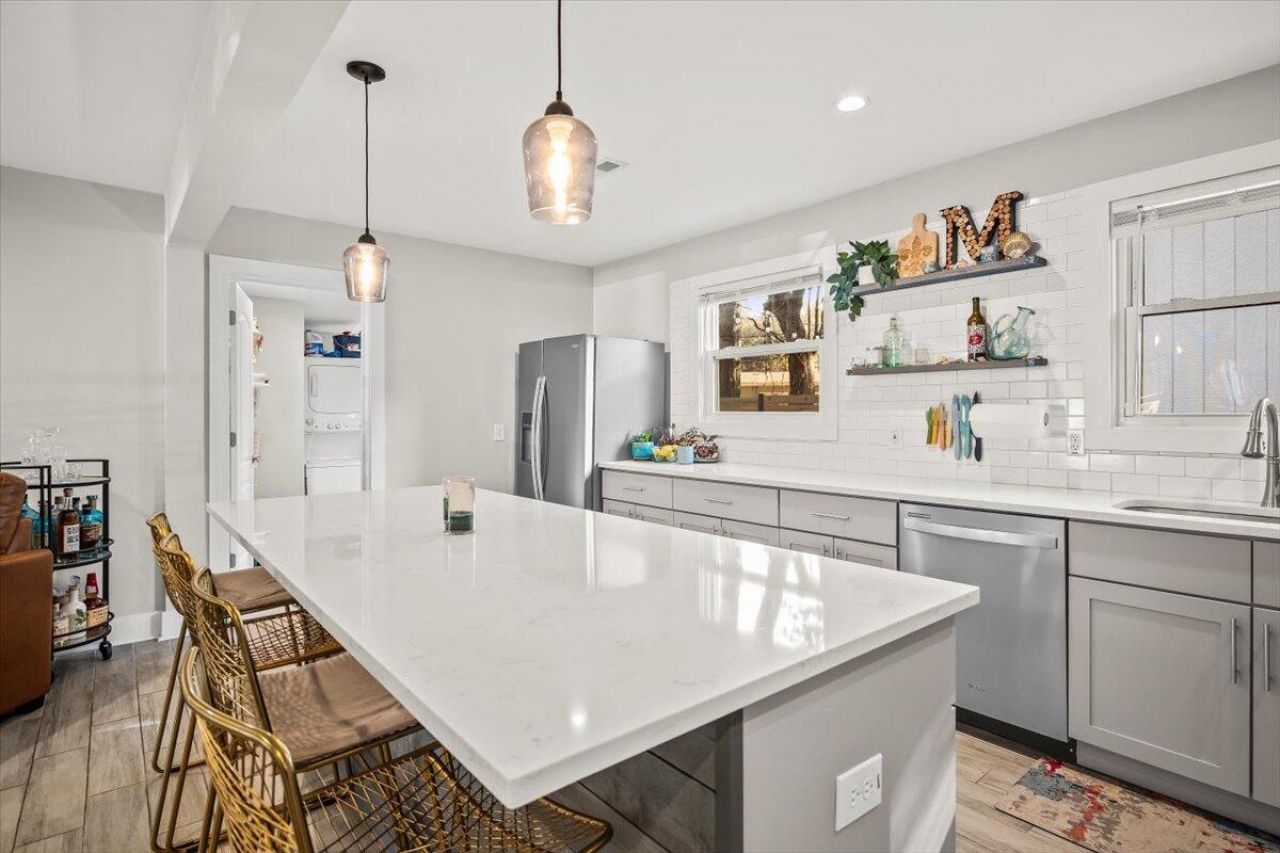 1583 W Robinhood Drive Photo 12