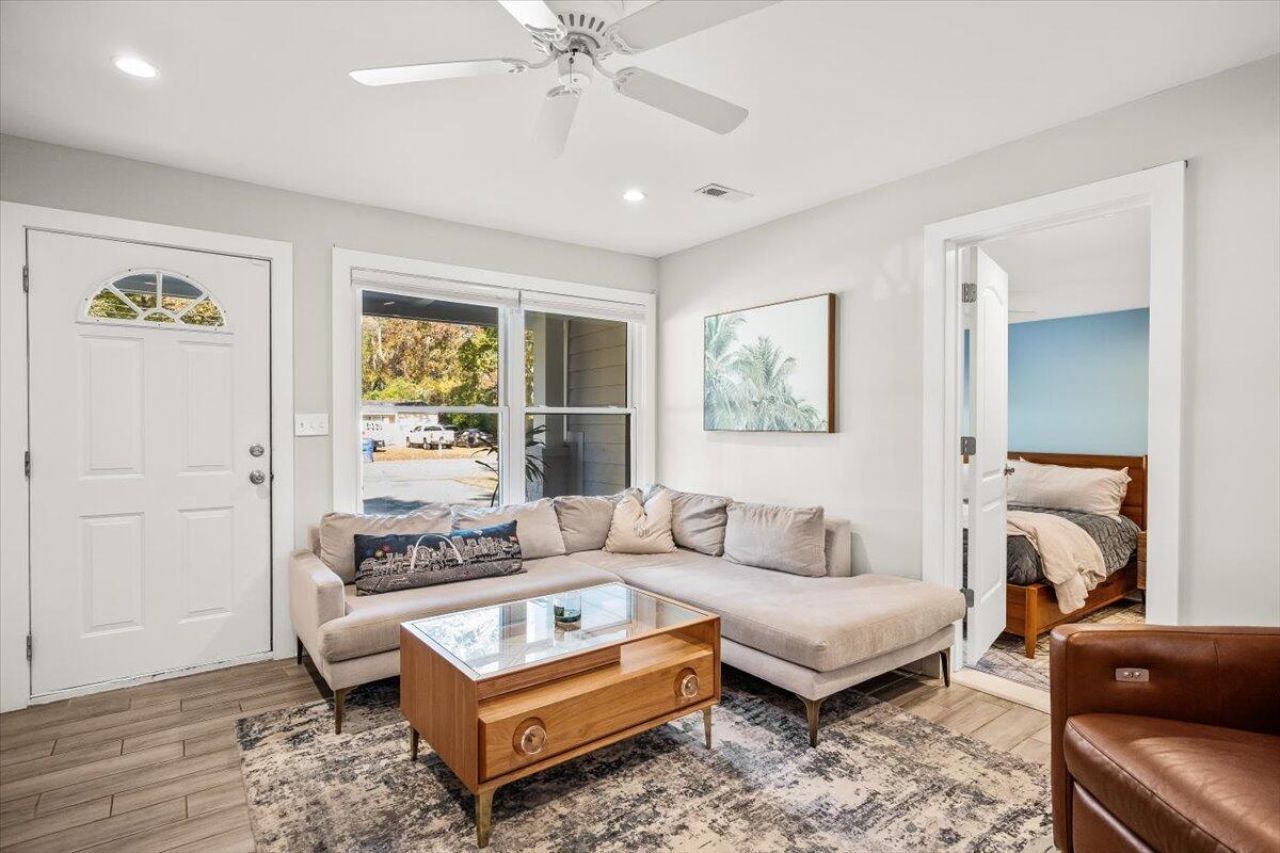 1583 W Robinhood Drive Photo 9