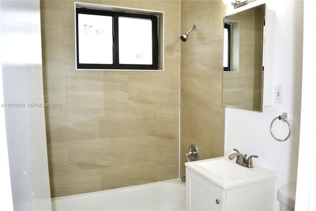 1035 SW 4th St , Unit 3, Miami, FL 33130 Photo