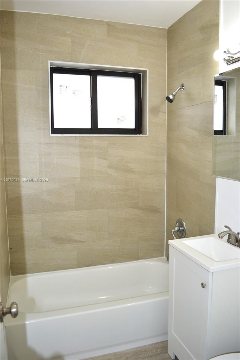 1035 SW 4th St , Unit 3, Miami, FL 33130 Photo