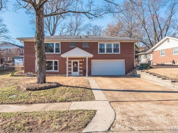 8408 Hawkesbury Drive, St Louis, MO 63121
