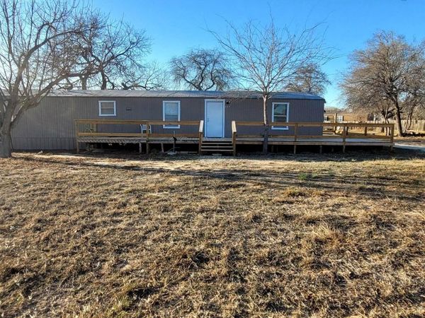 243 Creeks End, Floresville, TX 78114