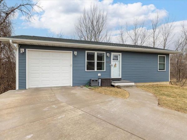 2148 Bald Eagle Court, Dubuque, IA 52001