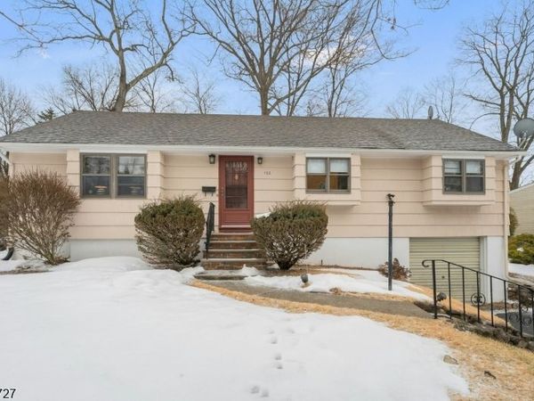122 Orchard Pl, Ramsey, NJ 07446