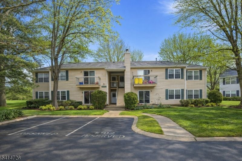 115 Applegate Ln, East Brunswick, NJ 08816 Main Photo