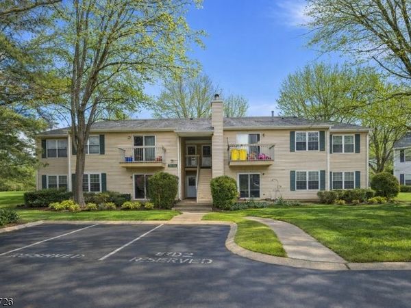 115 Applegate Ln, East Brunswick, NJ 08816