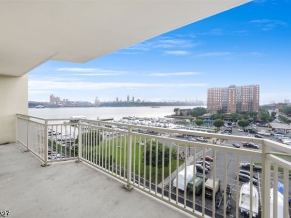 1055 River Rd, Unit 814, Edgewater, NJ 07020