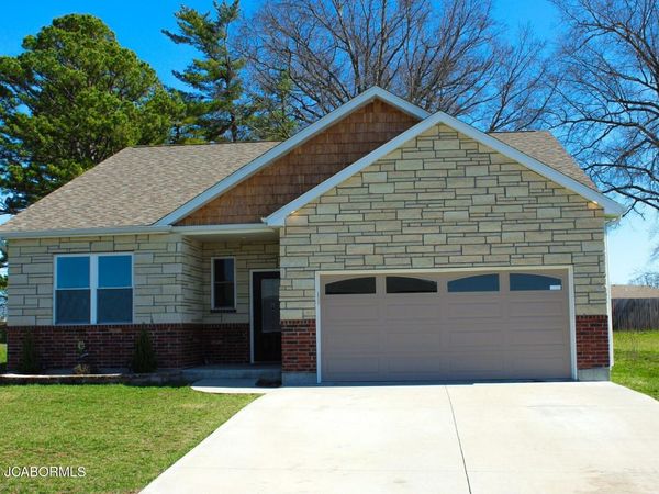 100 STONEGATE AVENUE, Linn, MO 65051