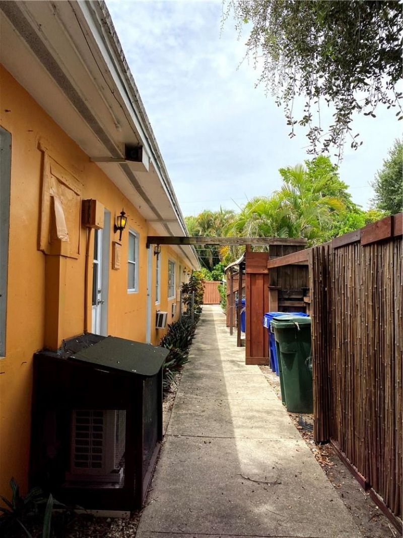 1101 NE 17 Way, Unit 4, Fort Lauderdale, FL 33304 Photo