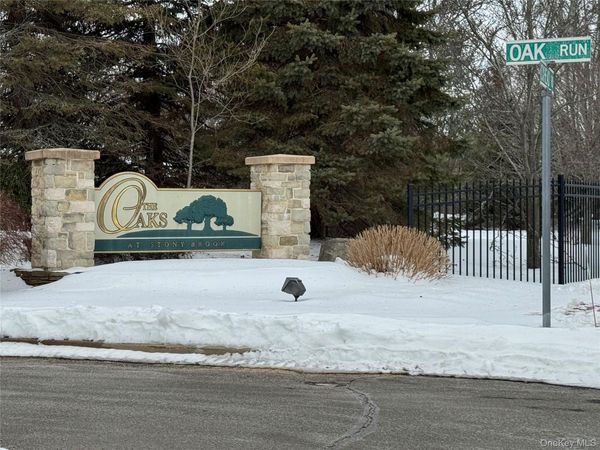 30 Oak Run , Stony Brook, NY 11790