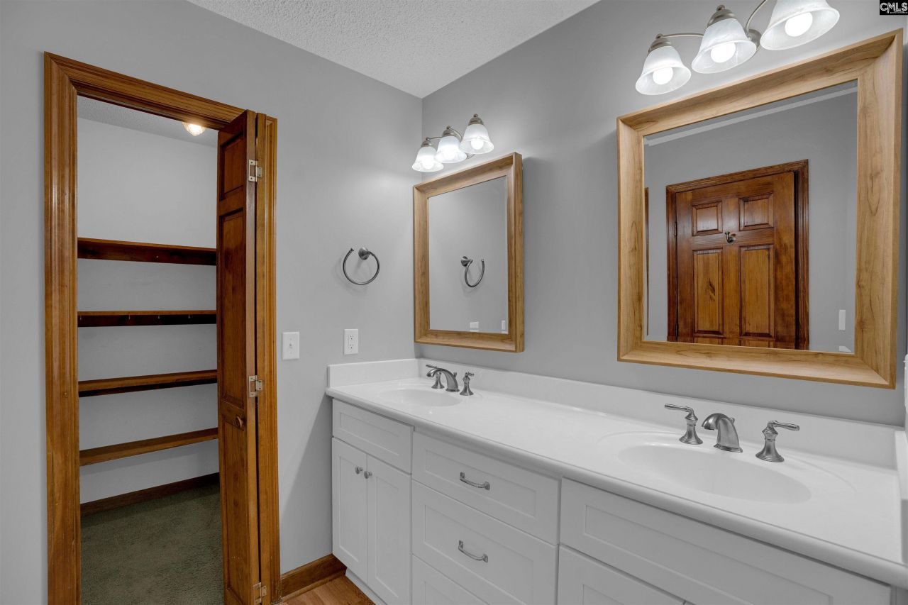 107 Heatherton Court  Photo 31