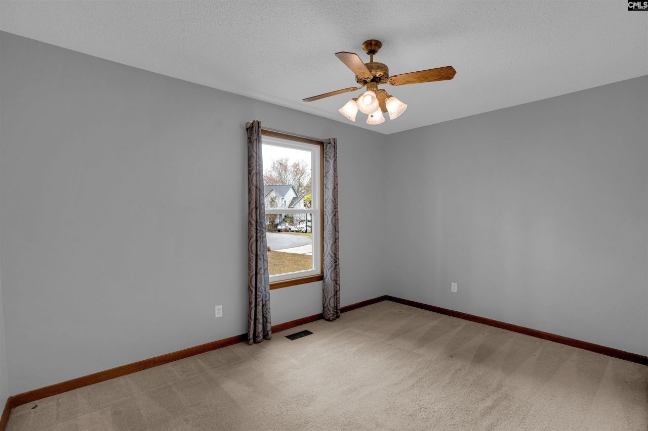 107 Heatherton Court  Photo 33