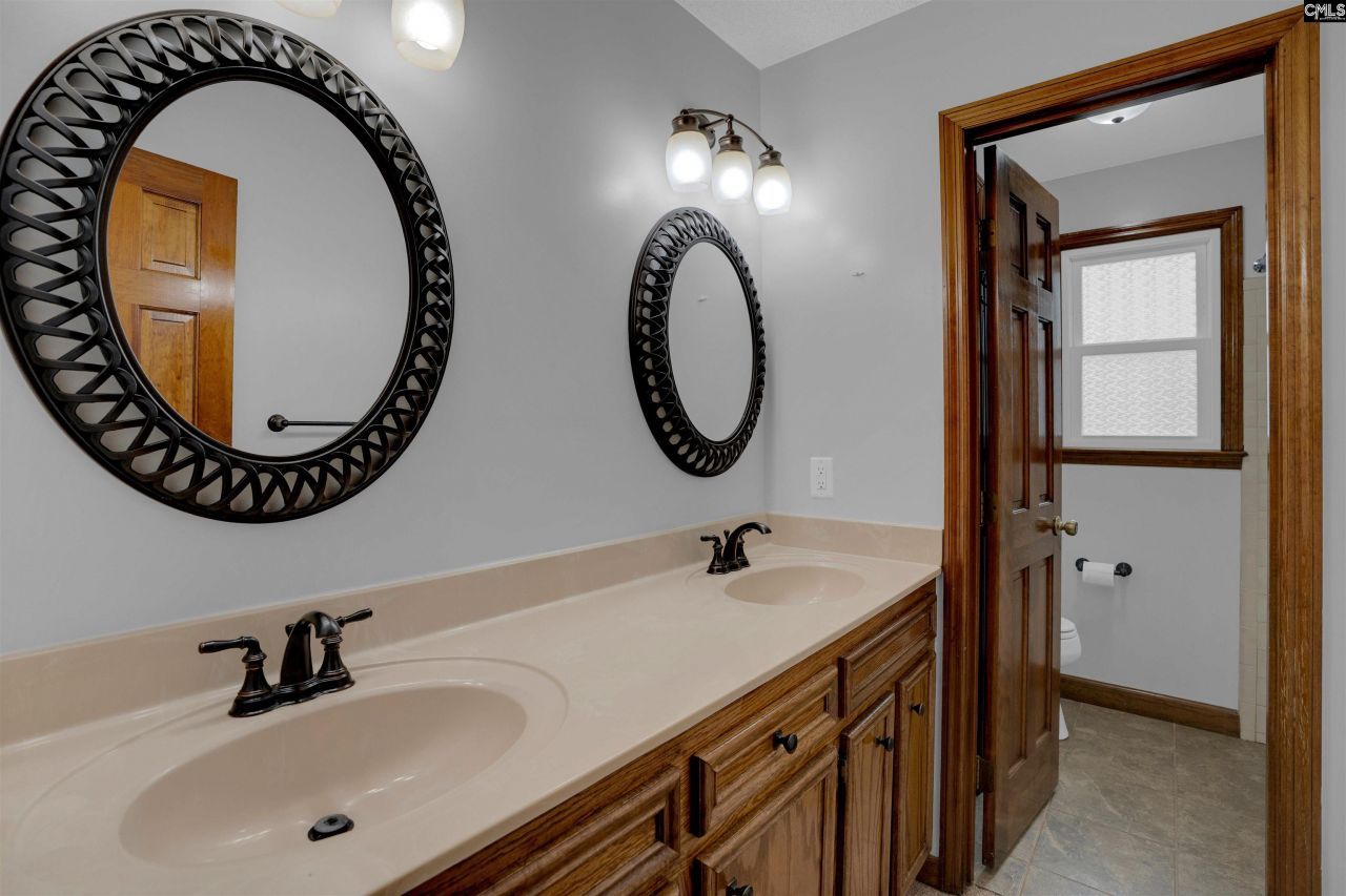 107 Heatherton Court  Photo 35