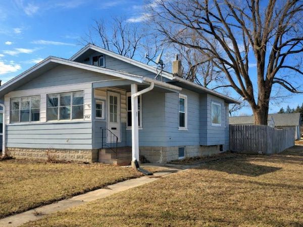 402 Black Hawk Road, Waterloo, IA 50701