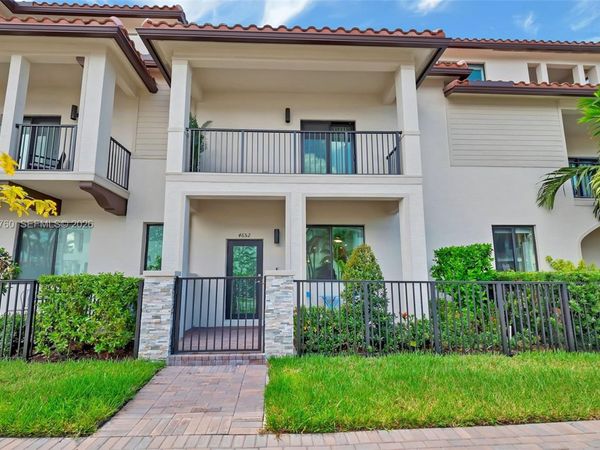 4652 NW 83rd Ave , Doral, FL 33166