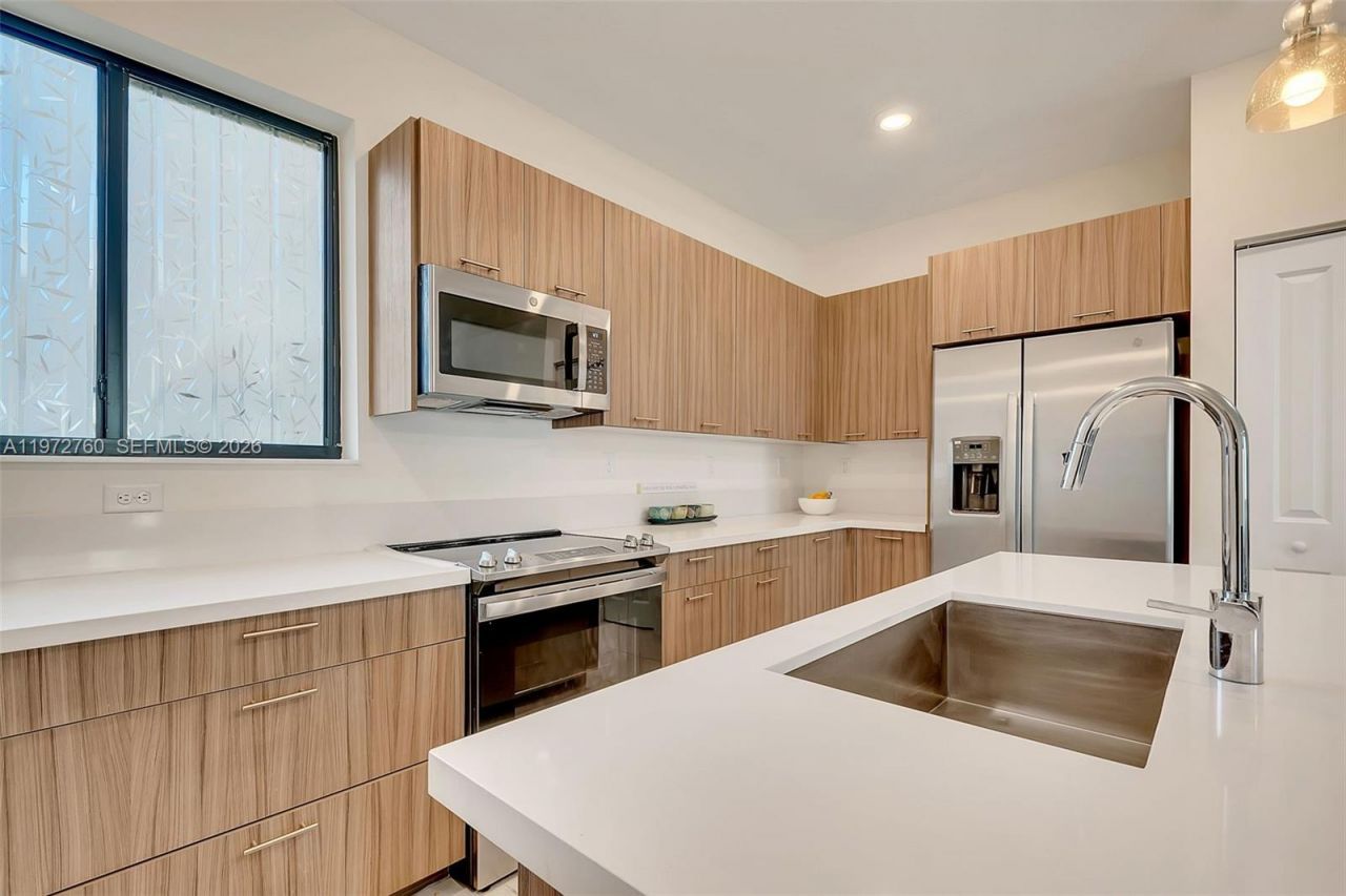 4652 NW 83rd Ave , Doral, FL 33166 Photo