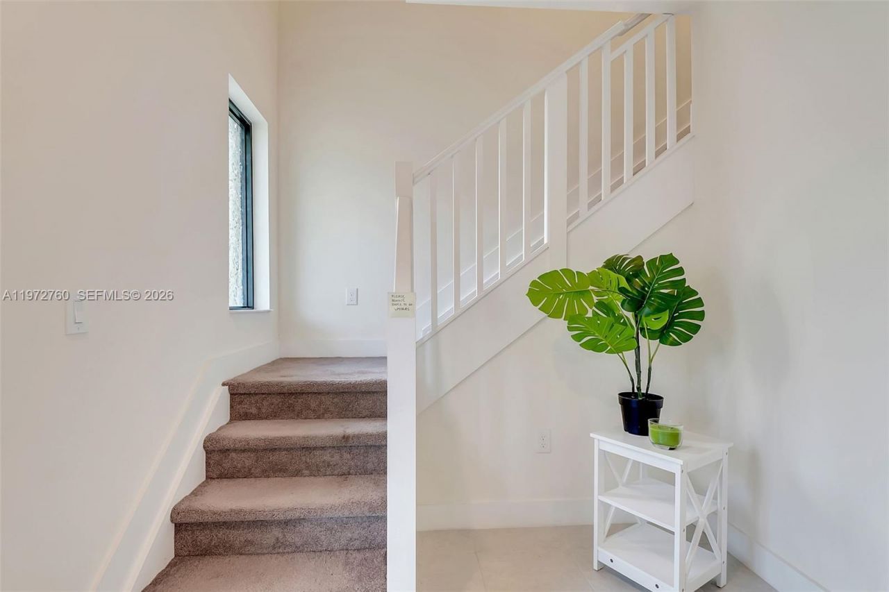 4652 NW 83rd Ave , Doral, FL 33166 Photo