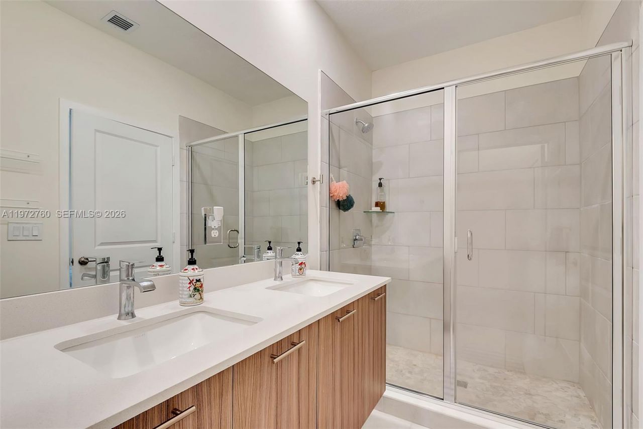 4652 NW 83rd Ave , Doral, FL 33166 Photo