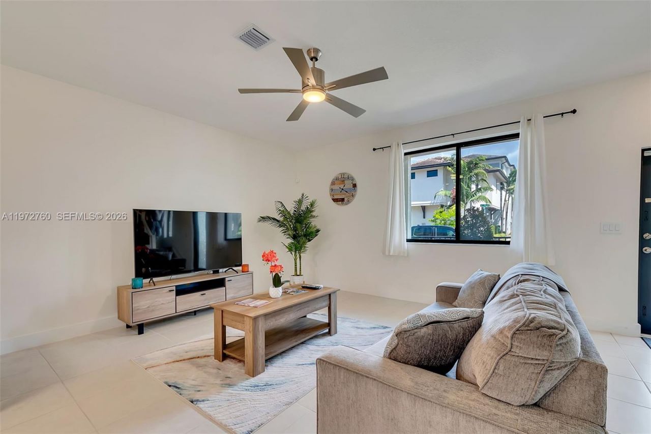 4652 NW 83rd Ave , Doral, FL 33166 Photo