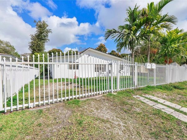 1563 NE 148th St, Miami, FL 33161