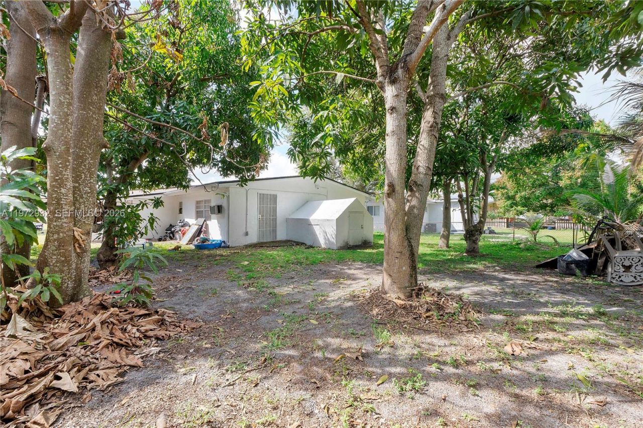 1563 NE 148th St, Miami, FL 33161 Photo