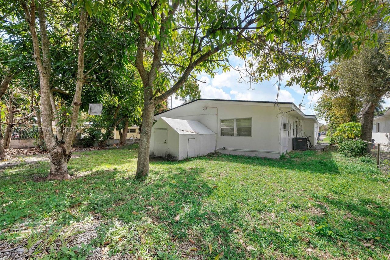 1563 NE 148th St, Miami, FL 33161 Photo