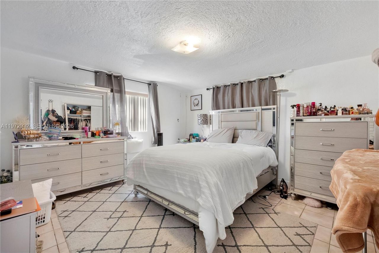 1563 NE 148th St, Miami, FL 33161 Photo