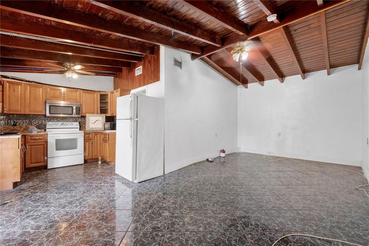 1563 NE 148th St, Miami, FL 33161 Photo