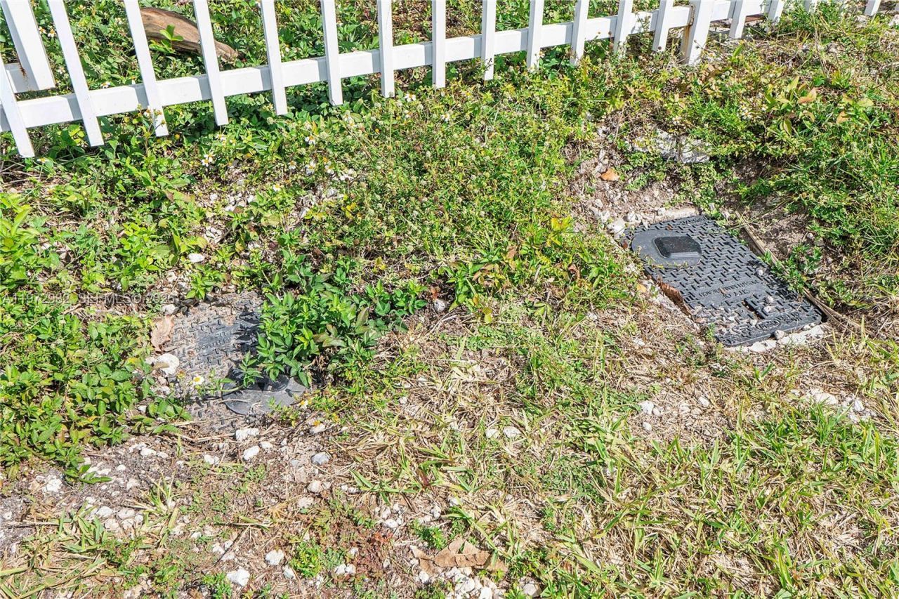 1563 NE 148th St, Miami, FL 33161 Photo