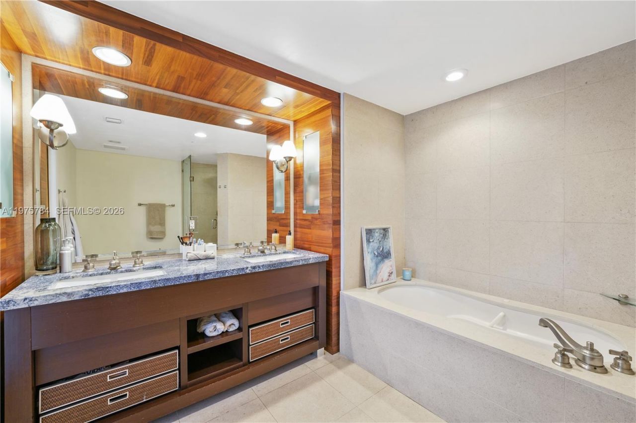 6799 Collins Ave , Unit 1506, Miami Beach, FL 33141 Photo