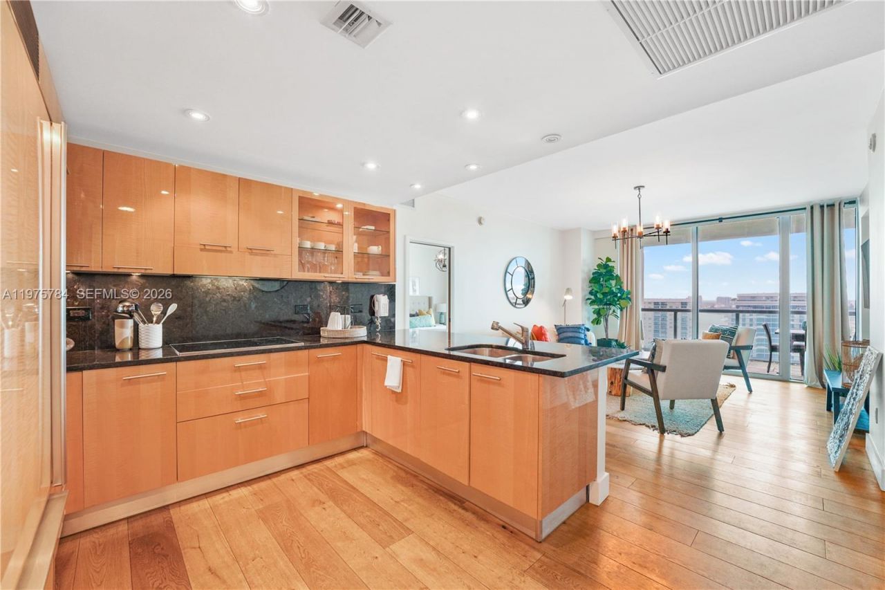 6799 Collins Ave , Unit 1506, Miami Beach, FL 33141 Photo