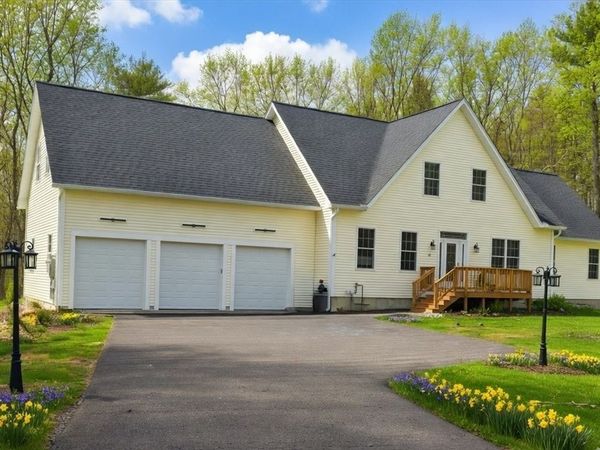 14 Lefevre Dr, Kingston, NH 03848