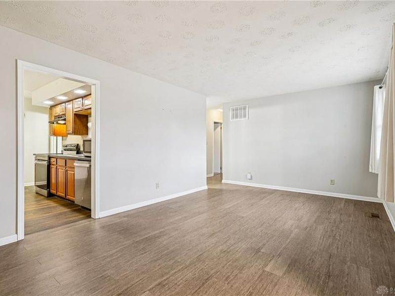 490 W Market Street, Springboro, OH 45066 Photo 8