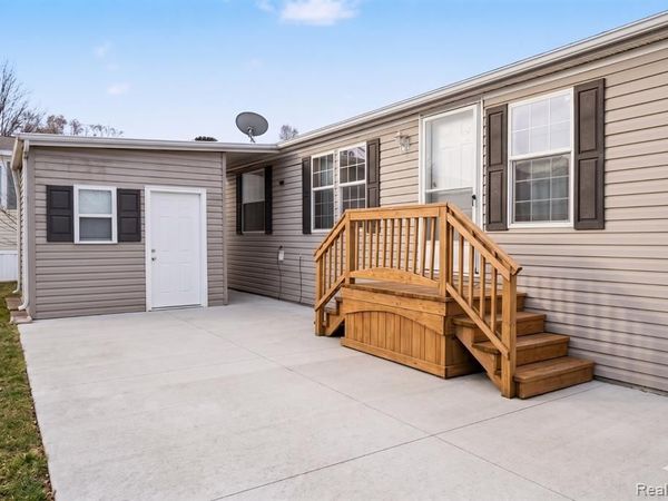 2055 Cedar Circle, Vienna Twp, MI 48420