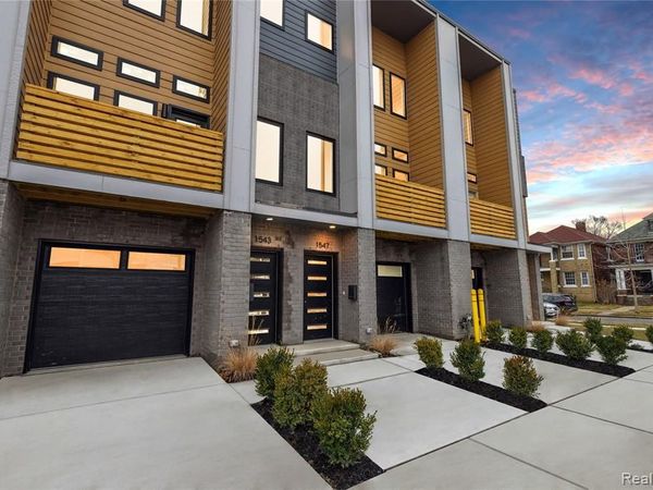 1709 Pallister Street, Detroit, MI 48206