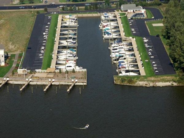 910 W Savidge Street, Unit 46, Spring Lake, MI 49456