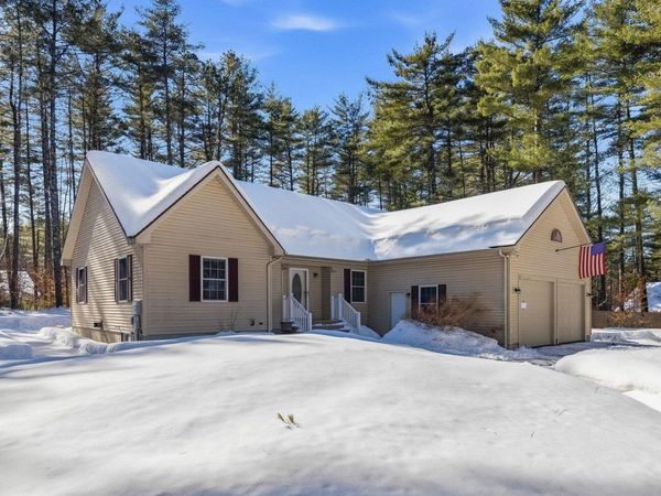 21 Barrington Circle, Ossipee, NH 03814