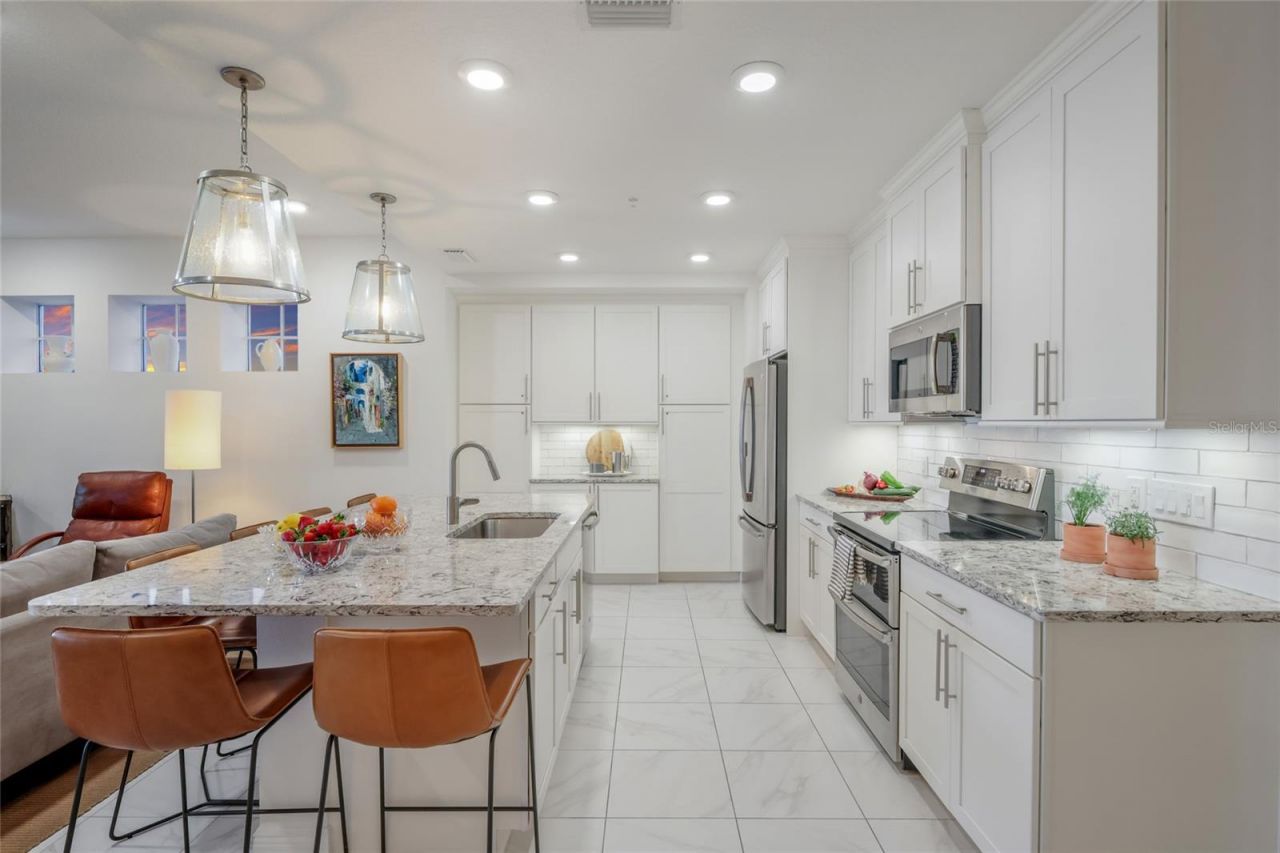 376 Aruba Circle, Unit 203, Bradenton, FL 34209 Photo