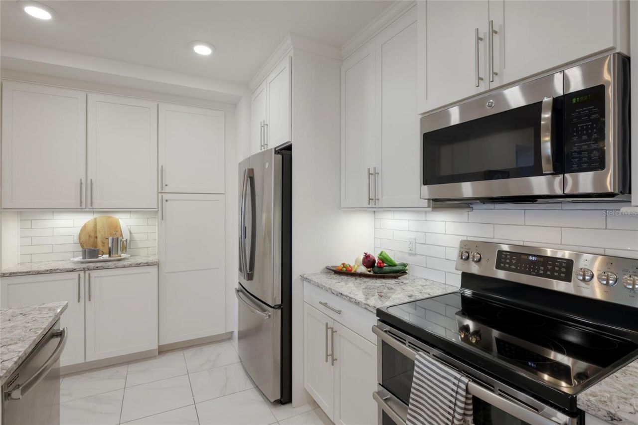 376 Aruba Circle, Unit 203, Bradenton, FL 34209 Photo