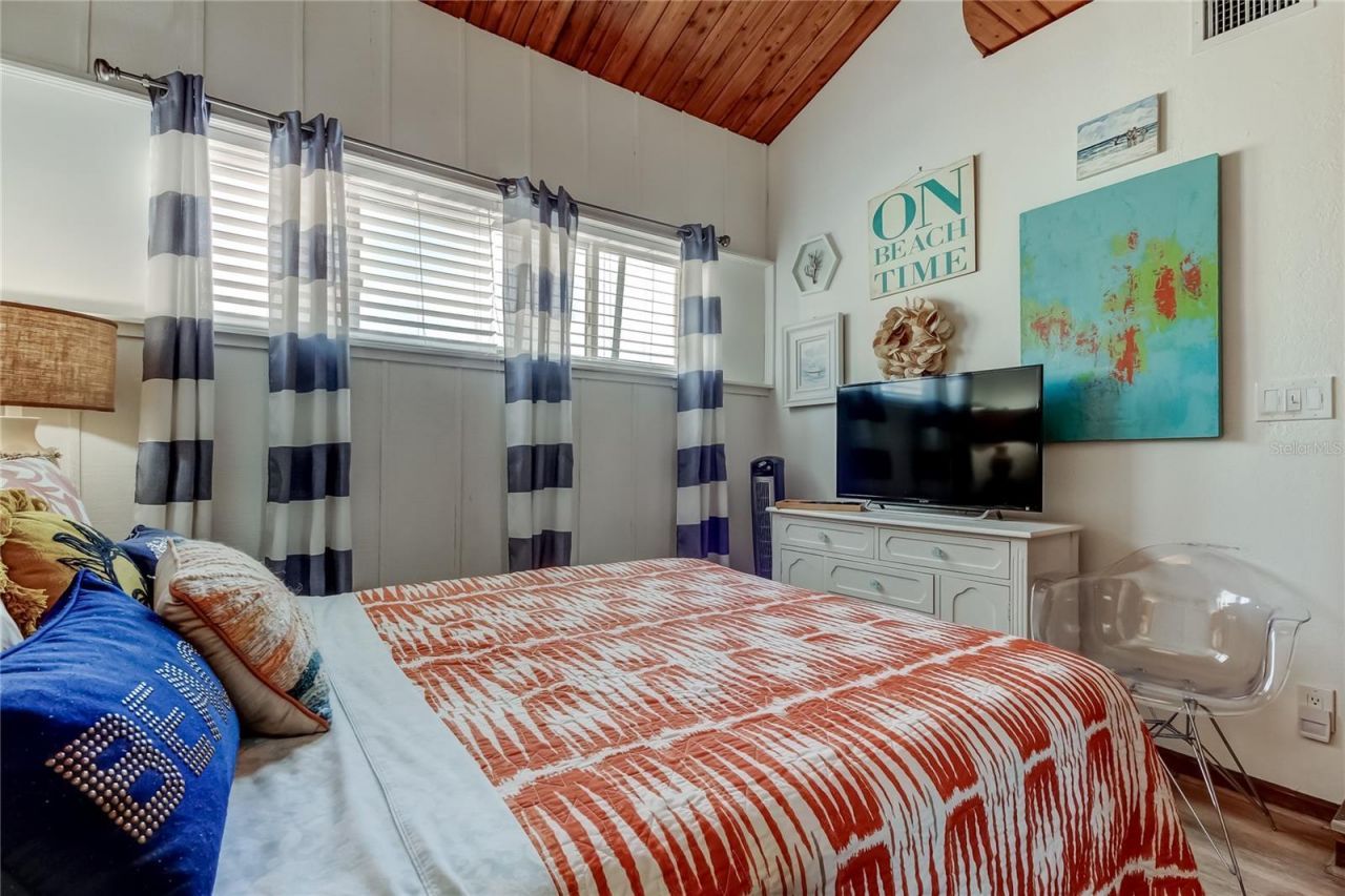 19530 Gulf Boulevard, Unit 4B, Indian Shores, FL 33785 Photo