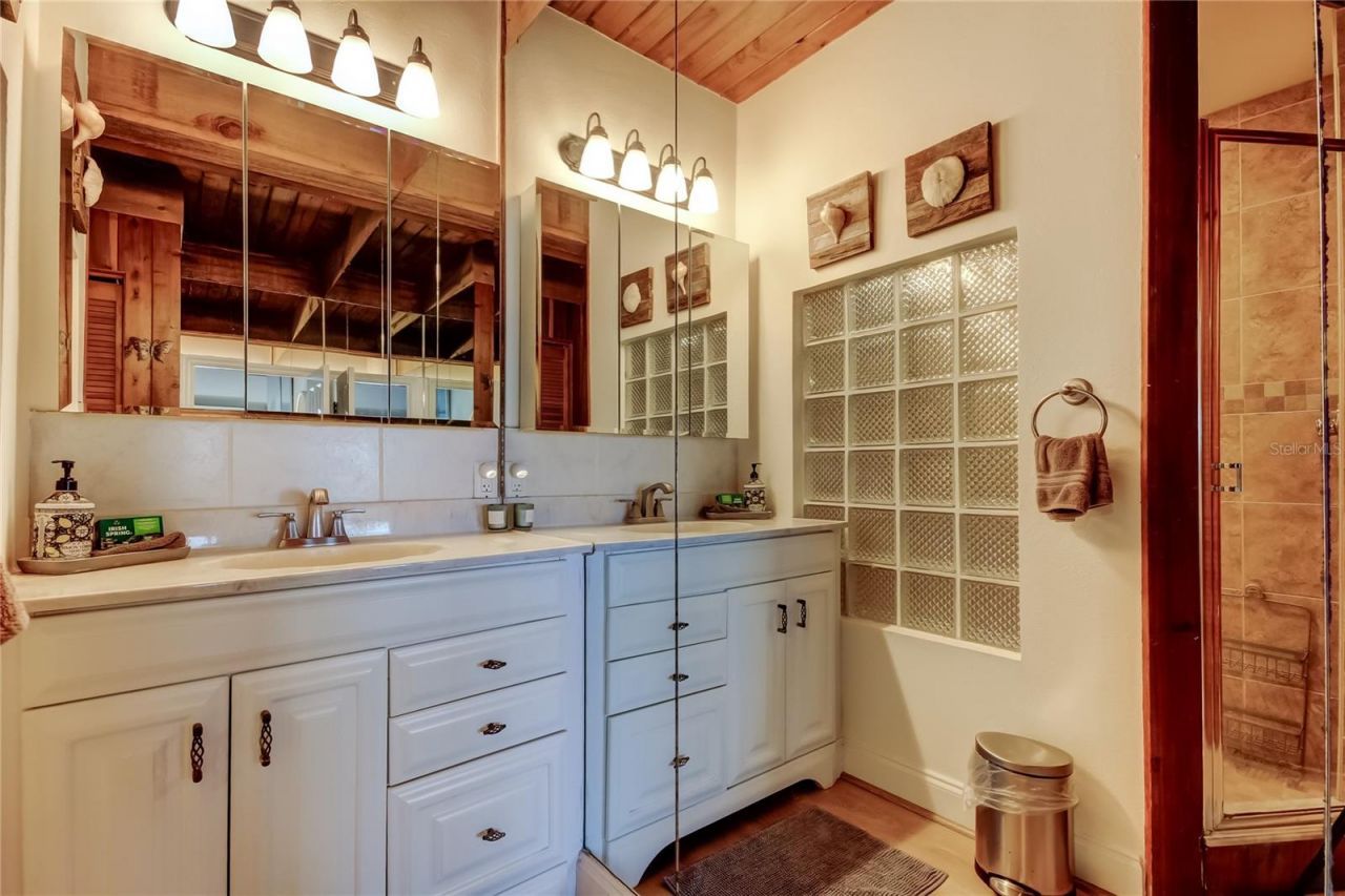 19530 Gulf Boulevard, Unit 4B, Indian Shores, FL 33785 Photo